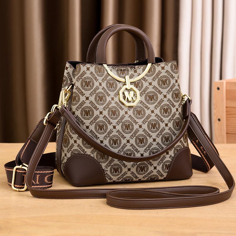 2025 new niche portable bucket bag fashionable versatile soft leather messenger bag