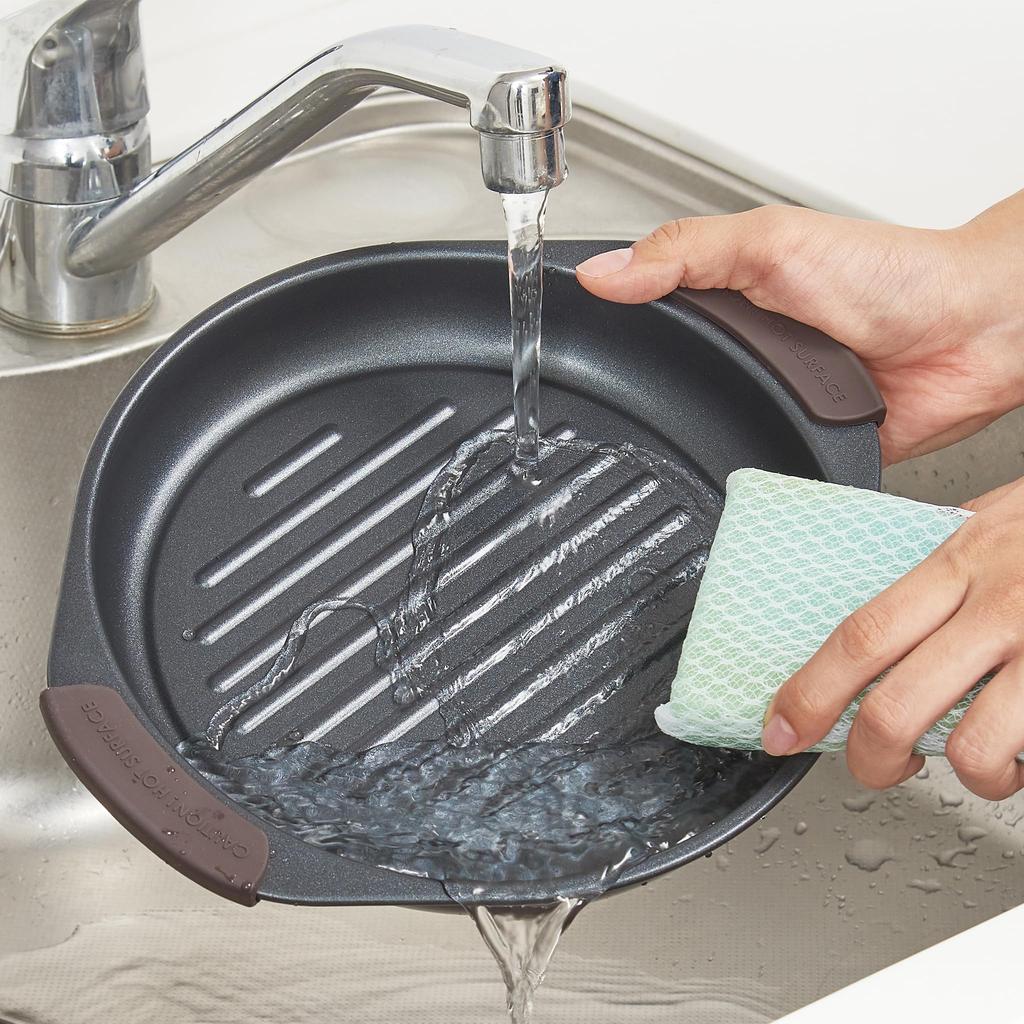 Trending On Social Toffy Microwave Grill Pan a Wavy Plate for Microwave Cooking Cooking and Includes Silicone Mitts and a Recipe Media! K-MW3,