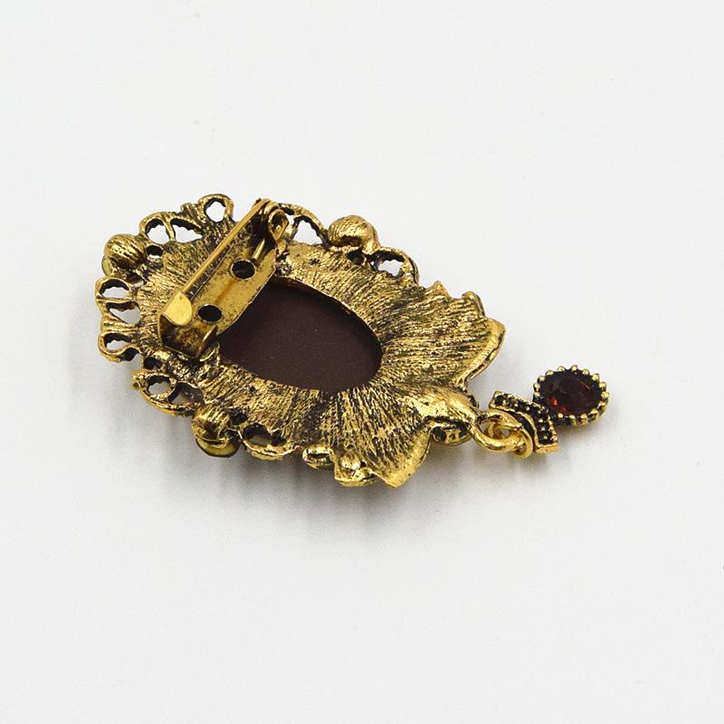 Retro European and American Style Brooch In Antique Gold and Silver