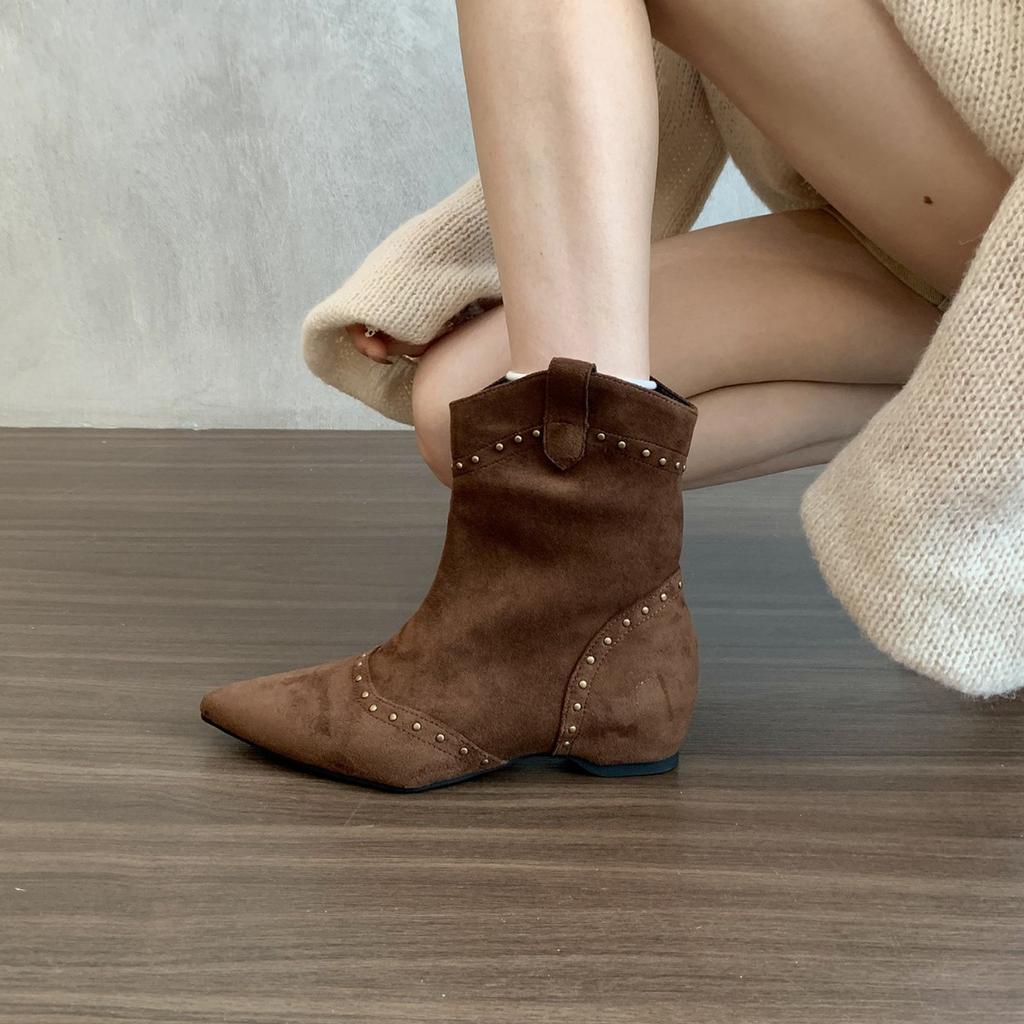 Inner height increase brown V-mouth short boots women's 2025 autumn and winter retro suede pointed thin medium tube fashion knight boots