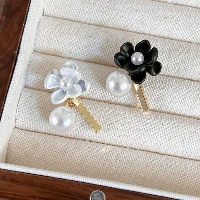 Silver Needle Dongdaemun Fresh Colorful Earrings - Simple, Versatile, Luxury Studs with a High-End Sense
