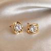 Boucles d'oreilles clous ovales en zircon brillant pour femmes Mode Couleur Or Boucles d'oreilles géométriques en métal Luxe léger Accessoires de joaillerie populaires