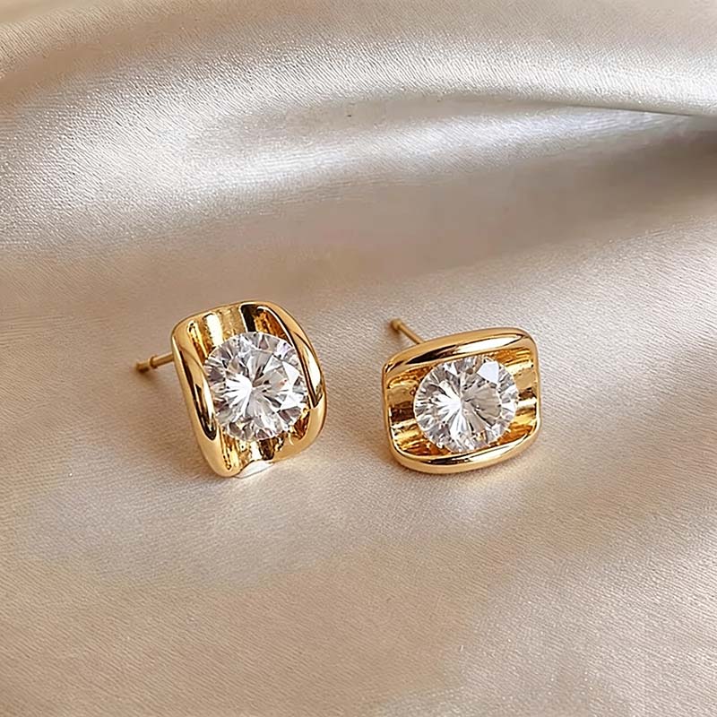 

Shiny Zircon Oval Stud Earrings for Women Fashion Gold Color Geometric Metal Earrings Light Luxury Popular Jewelry Accessories