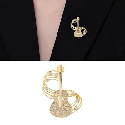 Broche Élégante Note de Musique de Guitare avec Strass Alliage Ton Or Bijou Épinglette Pour Musiciens Accessoires de Fête de Concert