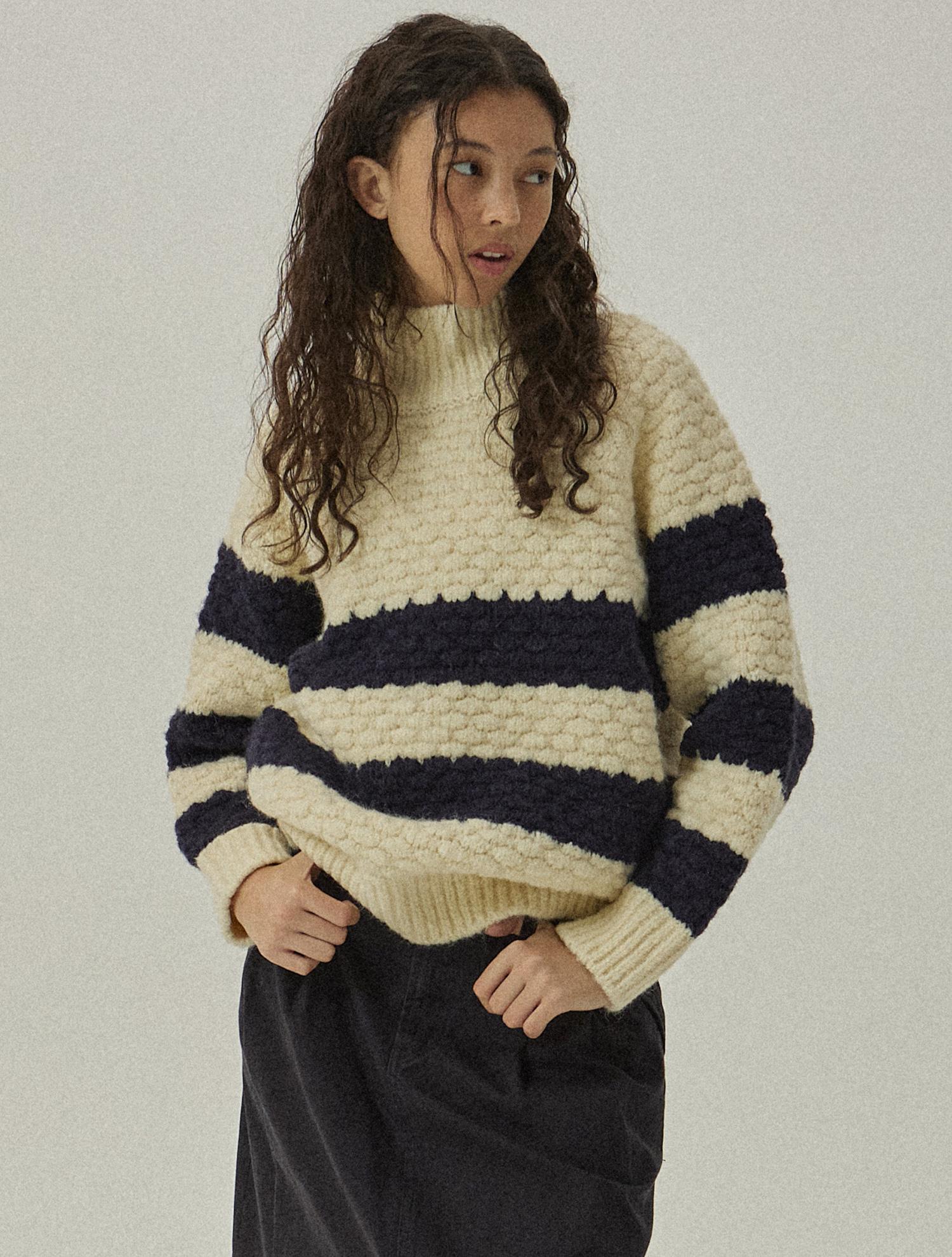 Mc Wood Gun Knit 3952 Embossed Navy Block Cream Half Turtleneck Sweater M