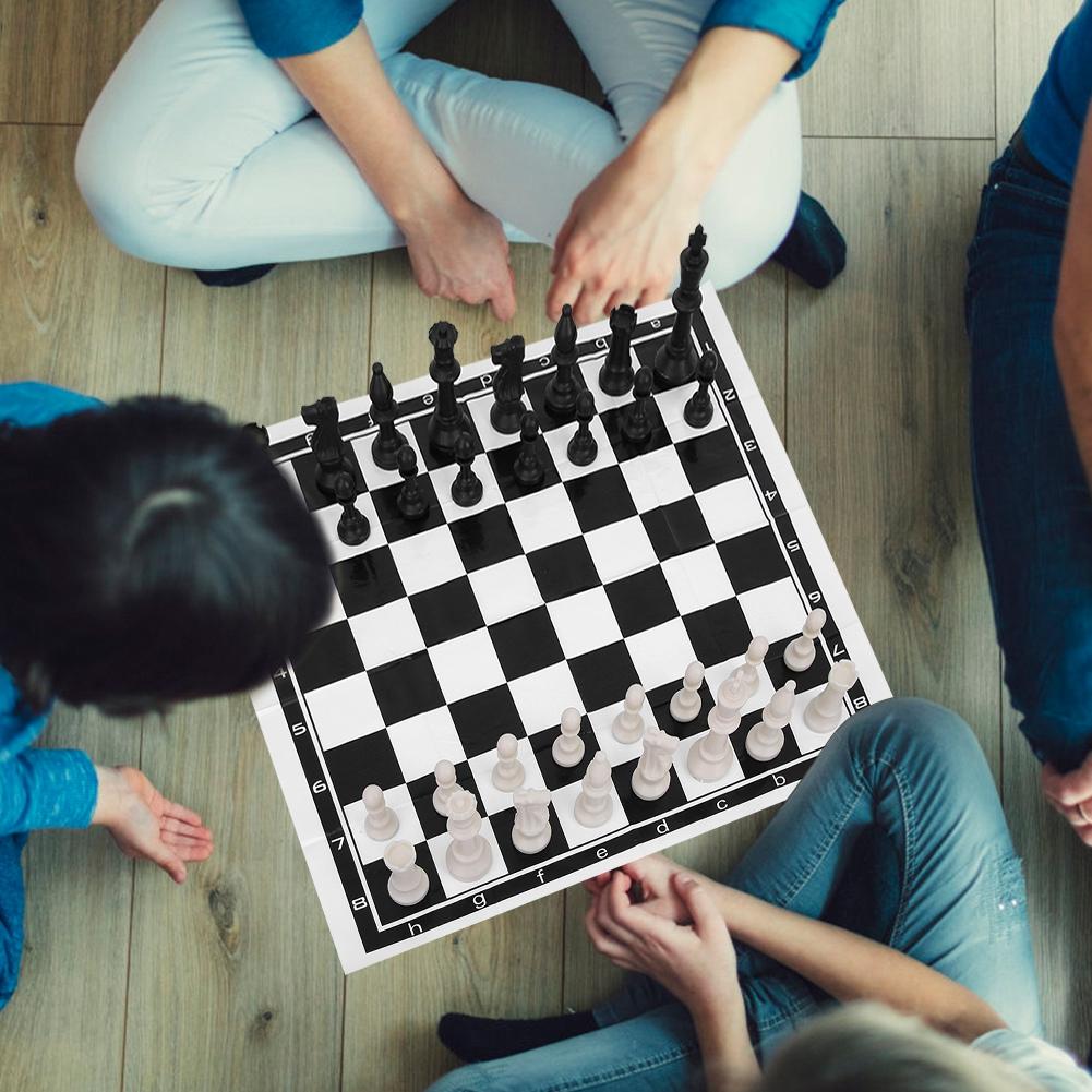Plastic Outdoor International Chess Set Game with Foldable Chessboard