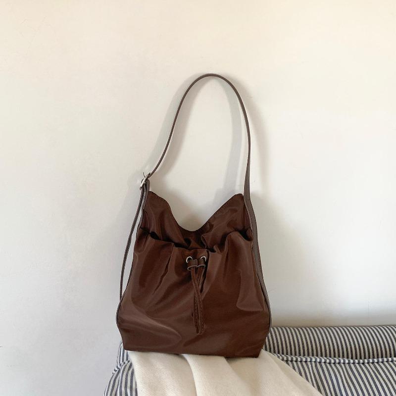 

Nylon tote bag large capacity women s leisure drawstring pleated commuter bag new women s shoulder bag кофейный