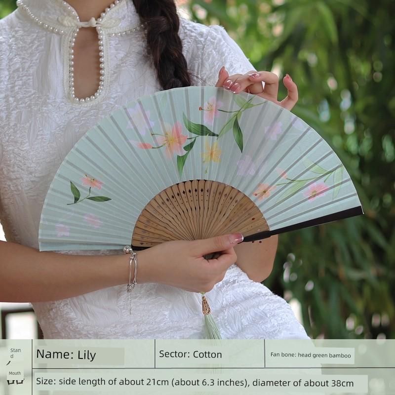Vintage-Style Portable Green Folding Fan for Women, Suitable for Hanfu, Cheongsam, Classical Dance, and Summer Use