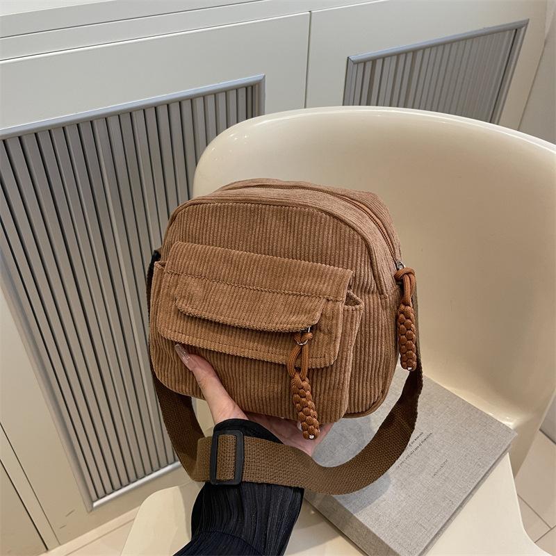 

Small bag women s winter new small square bag fashionable and sweet shoulder bag simple messenger bag коричневый