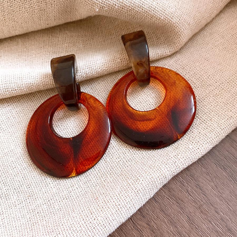 

Silver needle resin round earrings autumn and winter retro simple fashion casual earrings niche high-end earrings women