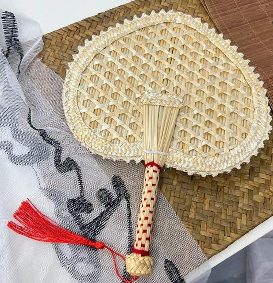 

Плетеный веер из пальмовых листьев ручной работы для детей и младенцев - Дизайн Подсолнух