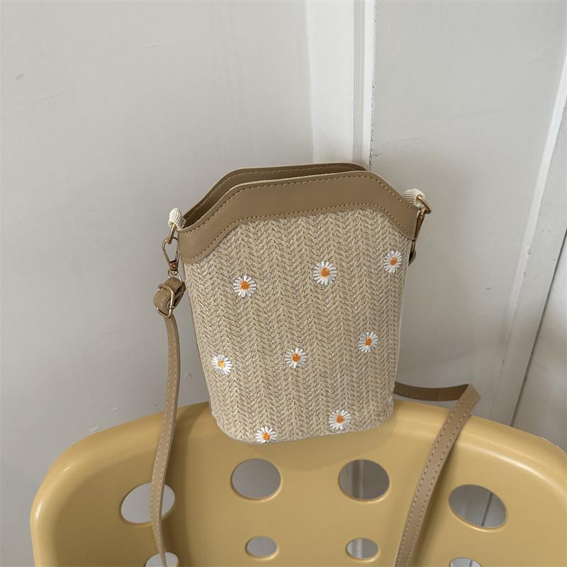 

Chic Urban Simplicity Small Woven Tote Bag For Women 2023 Trendy Shell Shape хакі