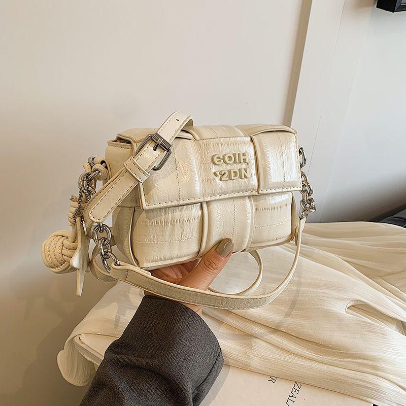 

Fancy Silver Bag Female 2025 New Arrival Accessible Luxury Special-Interest Design Messenger Bag Summer Super Hot Satchel Small Square Bag White belt pendant