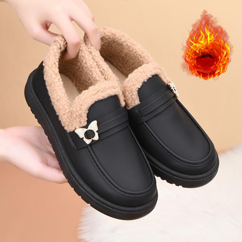 Women's Warm Fuzzy Moccasin Slippers Winter Fleece Lined Indoor Outdoor House Shoes PU Leather Comfortable Non-Slip Walking Loafers Shoes for Women