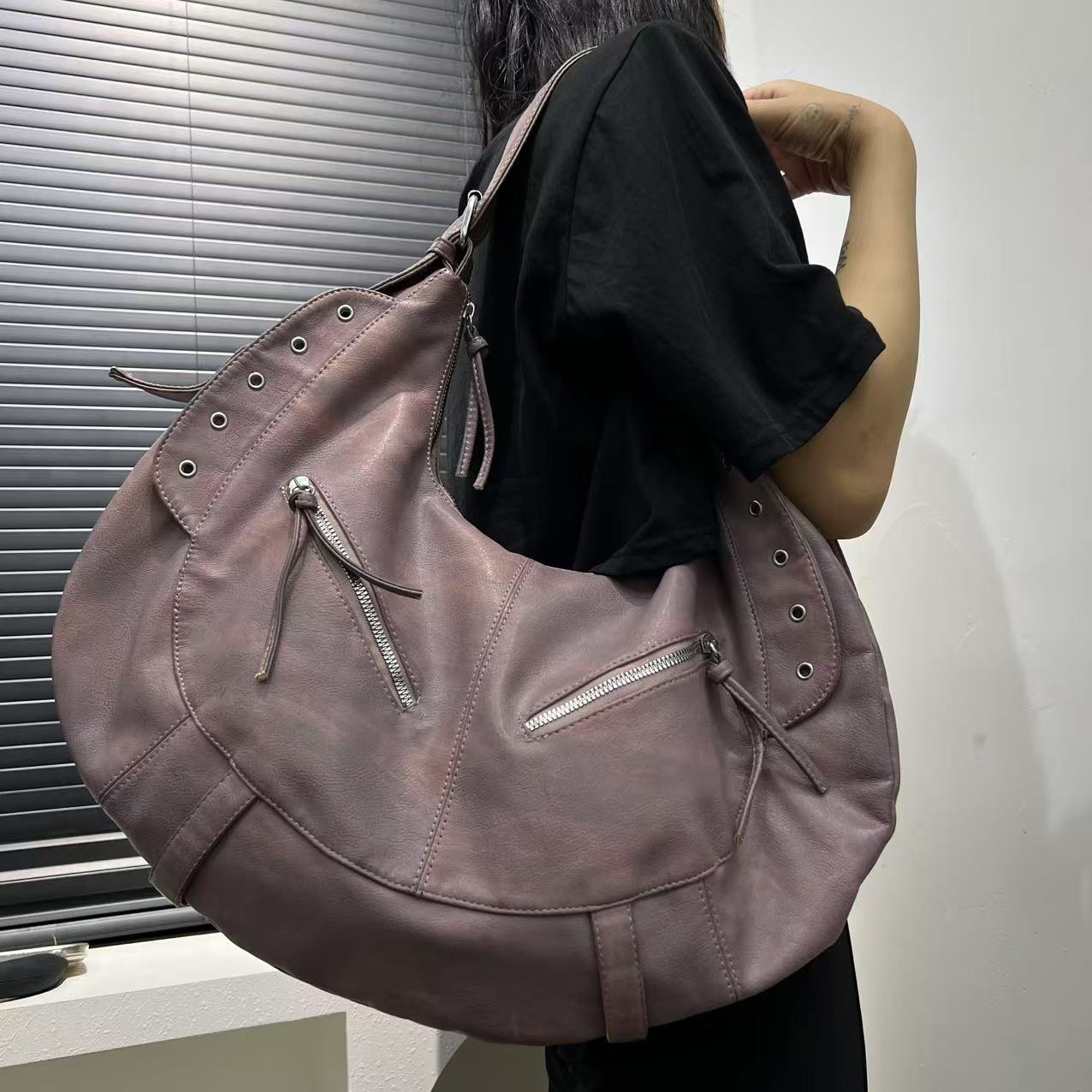 Ladies  Fashionable Vintage Motorcycle Bag, Large Capacity Retro Multi Pocket Versatile Shoulder Bag розовый