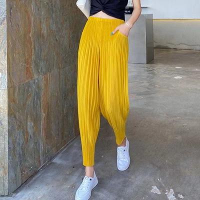 Casual Summer Pants for Women, Cropped Harem Pants with Three-dimensional Folds