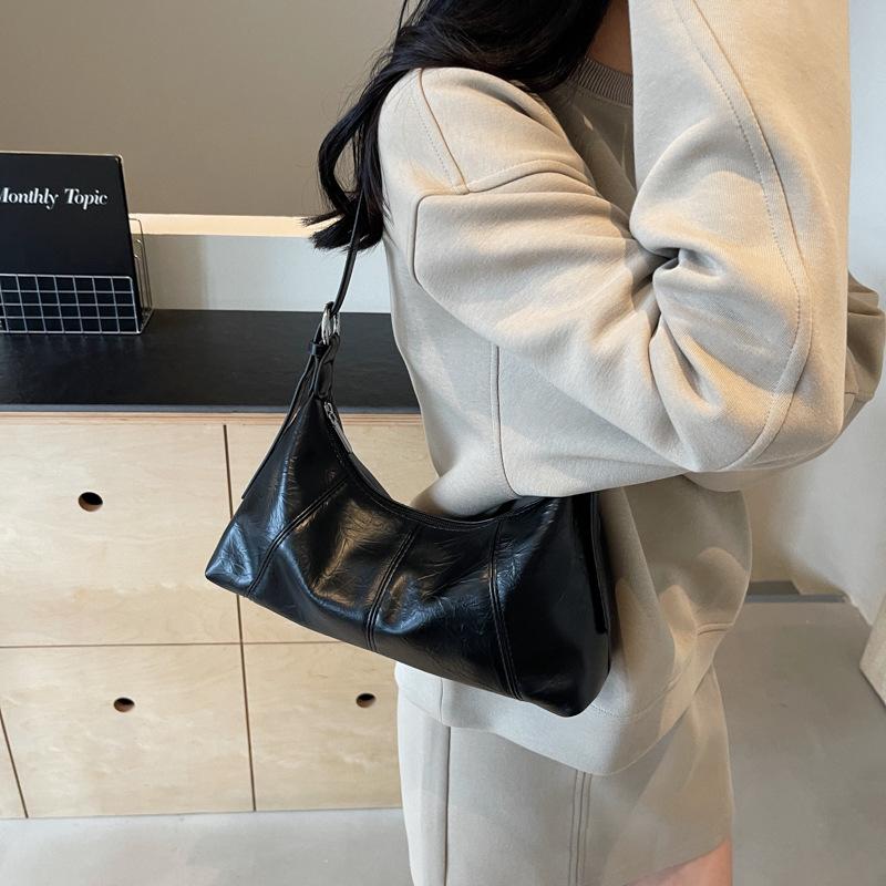 This winter's new soft leather large-capacity casual versatile one-shoulder crossbody bag fashionable high-end commuter dumpling bag