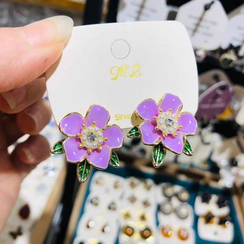 

Literary and Fashionable Fresh and Sweet Pink Oil Drop Pearl Flower Earrings Silver Needle High-end Temperament Earrings лавандовий