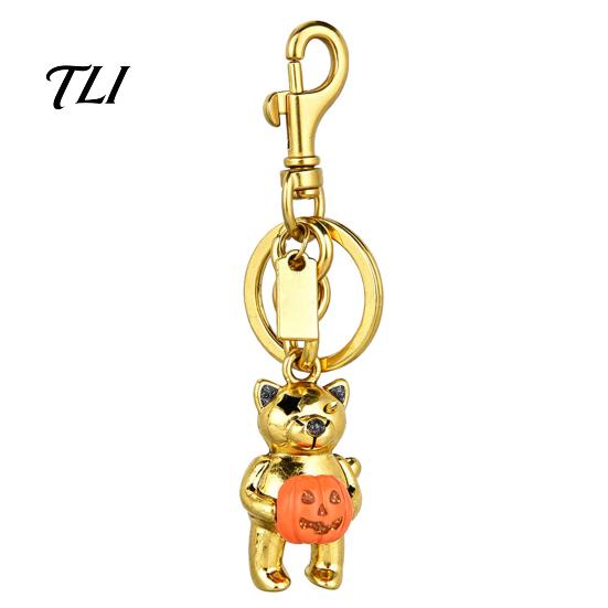 Backpack Pendant Halloween Cat Holding Pumpkin Keychain, Metal Car Key Ring Holder Holder, Handbag Hanging Decorative Accessory