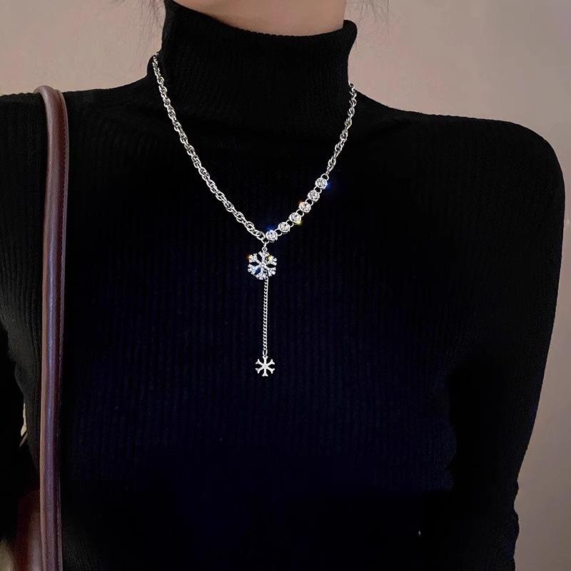 Silver Double Cross Pendant Necklace Female Spice Girl Light Luxury Niche Design Sweet Cool Collarbone Chain Premium Neck Chain Accessories
