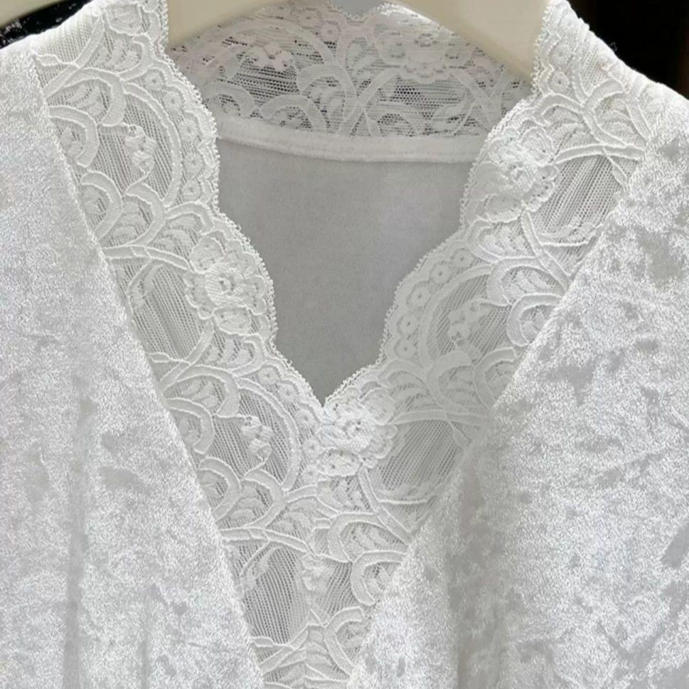 Women's Velvet Base Shirt  Autumn/Winter  Lace V-Neck  Slim Fit Stretch Pullover Velvet T-Shirt