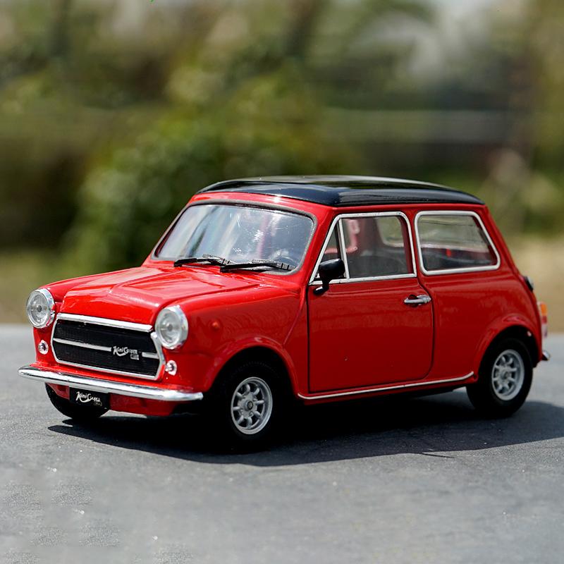 WELLY 1:24 BMW MINI COOPER 1300 Alloy Car Diecasts & Toy Vehicles Car Model Miniature Scale Model Car Toy For Children
