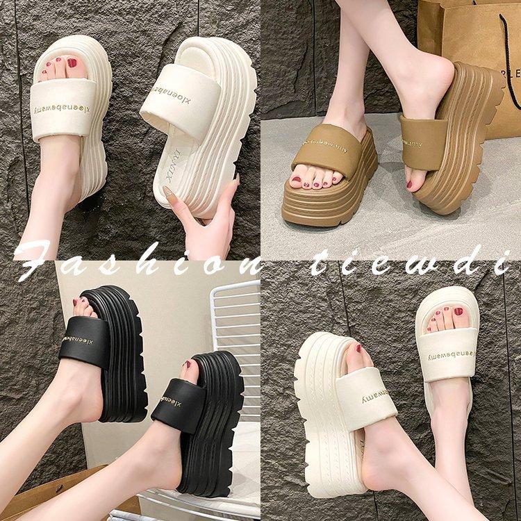 Platform beach slippers women's 2025 summer new casual outer wear sandals muffin one-word high heel