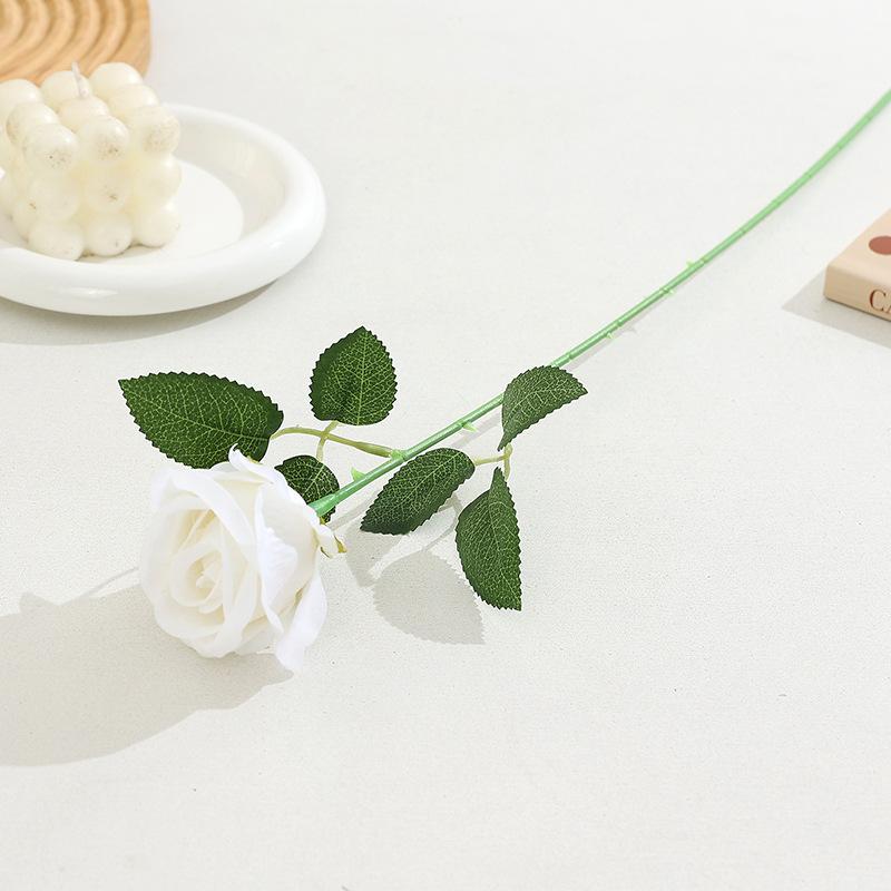 Hodně Růžové Umělé Květiny Domácí a Obývací Pokoj Dekorace Držící Kytici V Ruce Jídelní Stůl Květinové Dekorace Svatba Párty Potřeby