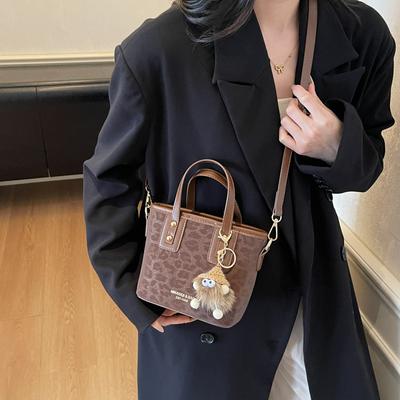 Niche Design Portable Tote Bag Women's New Simple Shoulder Bag Fashion Contrasting Color Commuter Messenger Bag