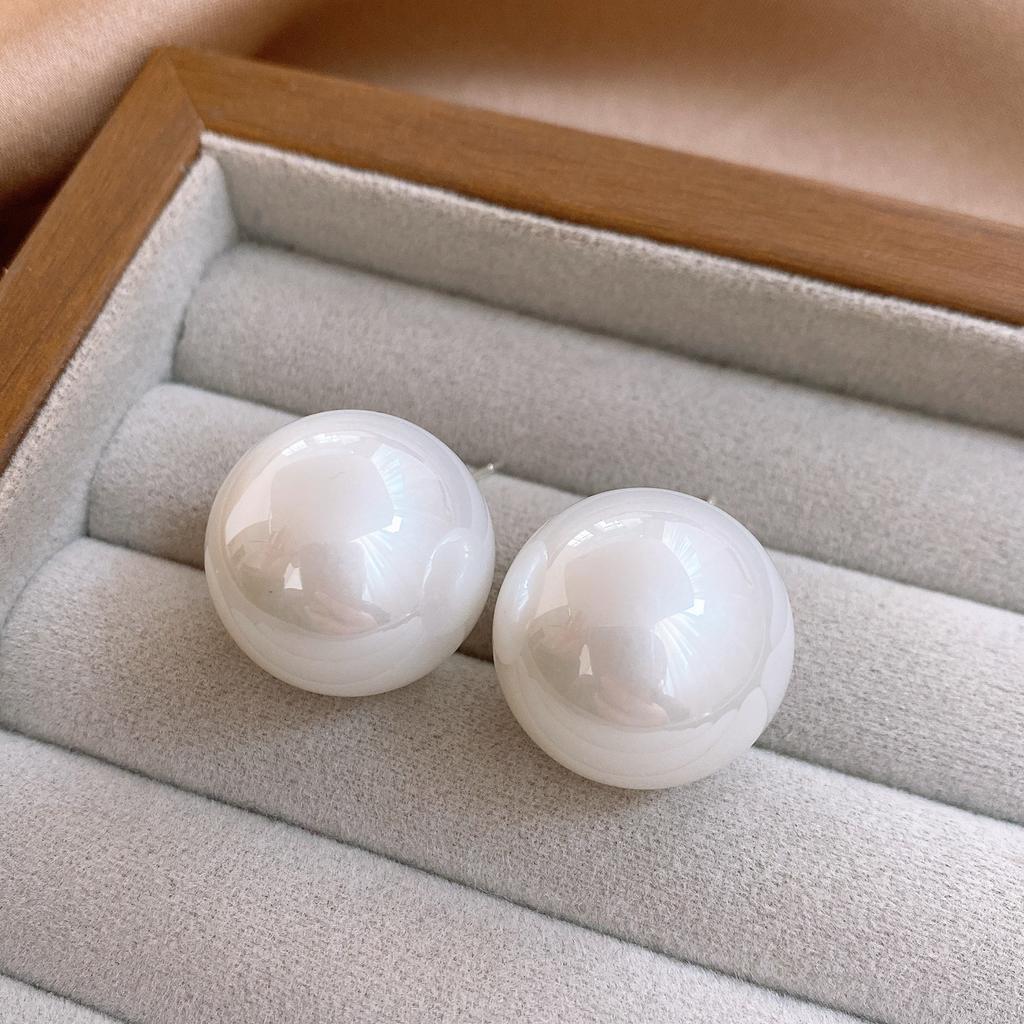 Retro Hong Kong style simple geometric round pearl stud earrings temperament earrings women