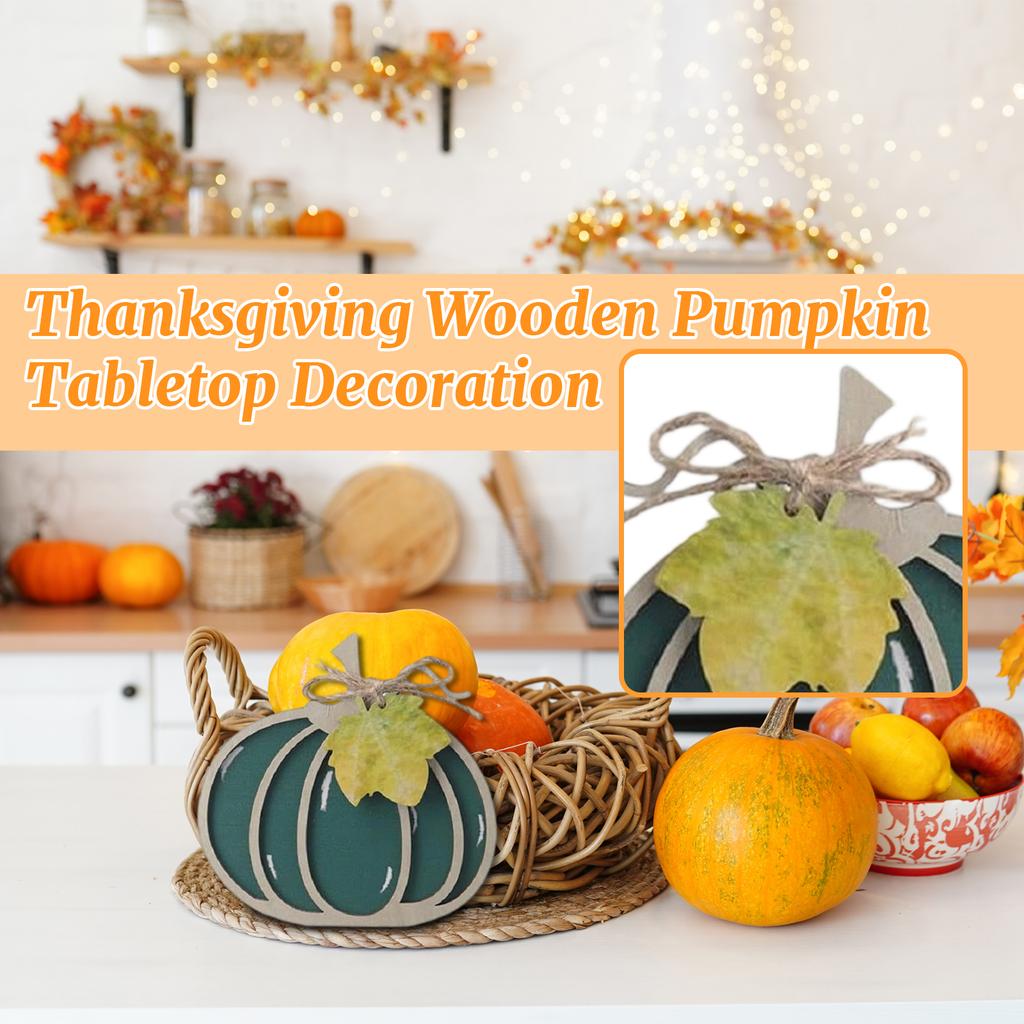 Thanksgiving-Tischdekoration aus Holz in Kürbisform mit geschichteten Tabletts