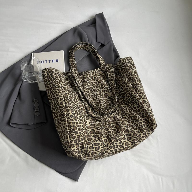 Сумка-тоут с леопардовым принтом — фото 16