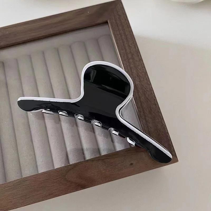 Chic Elegant Black White Acetate Geometric Hair Claws for Women Poluplar Crab Shark Catches Acrylic Clips Korean Accessories