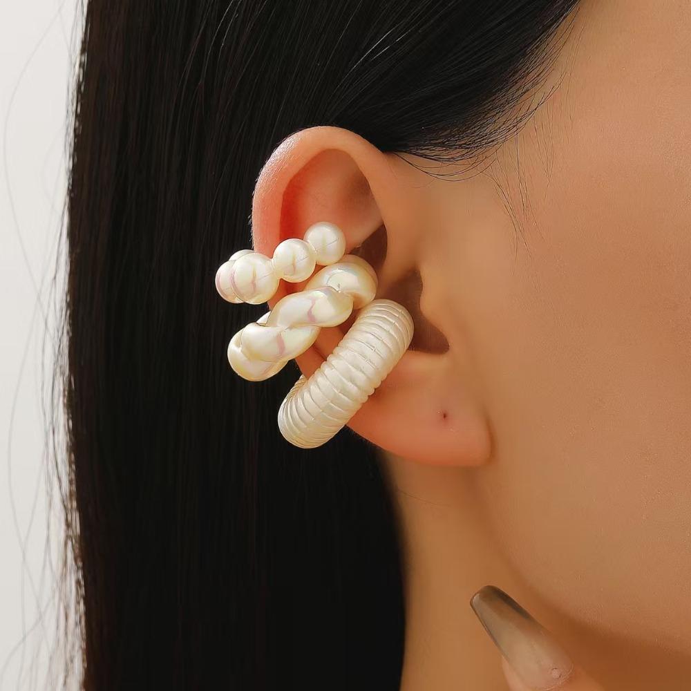 3pcs Set Exaggerated Personality Geometry Threaded Striped Pearl White Fold Wear No Ear Holes Clip Earring for Women Jewelry Set