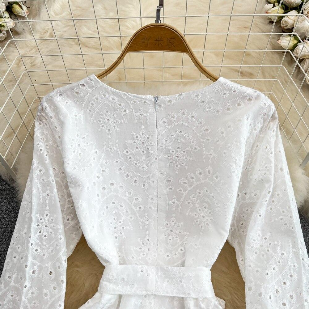 Retro Palace Temperament Round Neck Waist Show Thin Hook Flower Hollow a Word Lace Dress Elegant Large Skirt