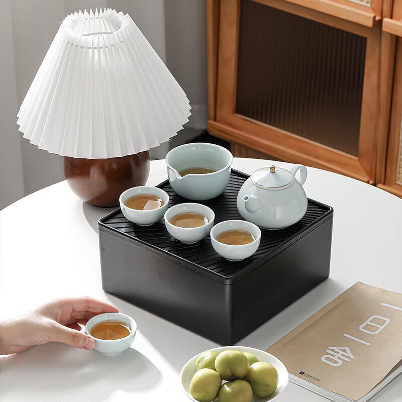 

Lantai Elegant Celadon Tea Set