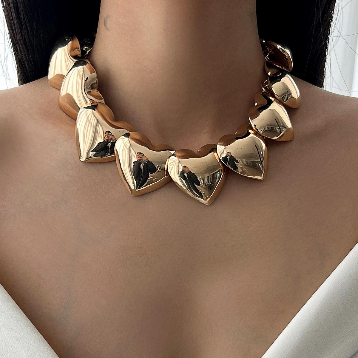Wind Metal Texture Glossy Love Necklace Female, Fashionable And Simple Three-Dimensional Heart-Shaped Collarbone Necklace