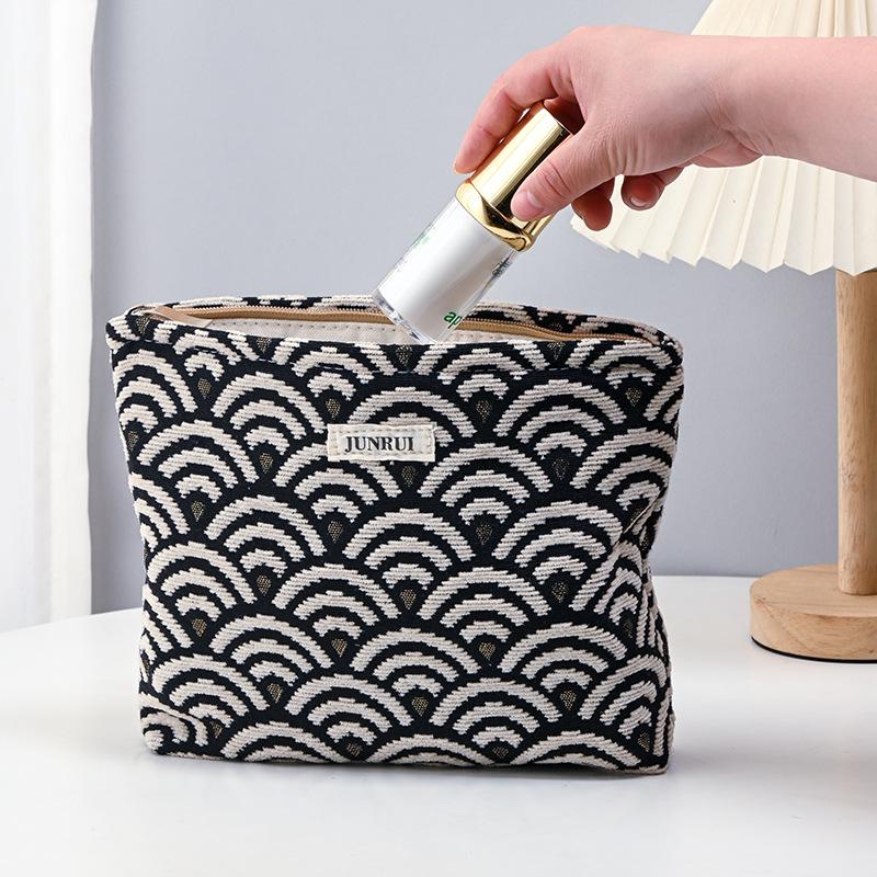 Autumn/Winter Chenille Plush Women's Large Capacity Makeup Bag - Travel Portable Storage High Value Bag