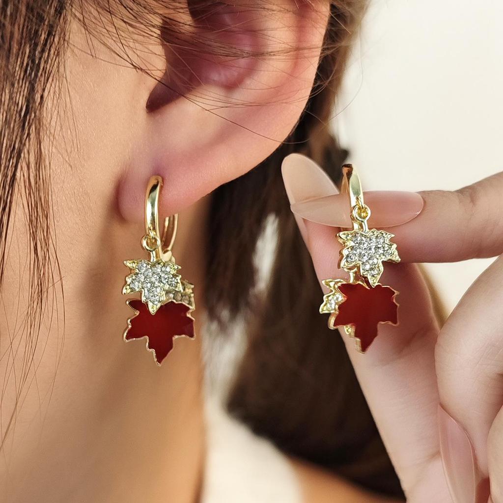 New Year Angora Red Maple Leaf Rhinestone Ear Cuff - Elegant & Stylish Drop Earring In Retro High-End Niche Style