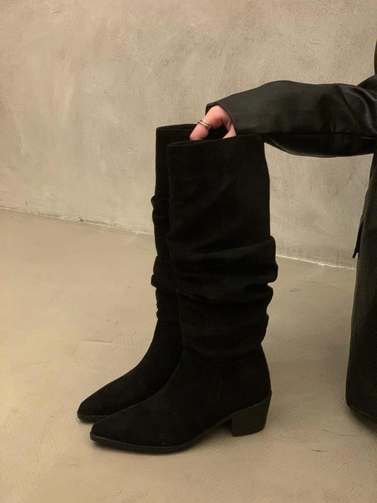 Moteriški aukštakulniai smailianosiai zomšiniai batai su aksominiu pamušalu, 2024 m. rudens/žiemos kolekcija - ilgo riterio stiliaus