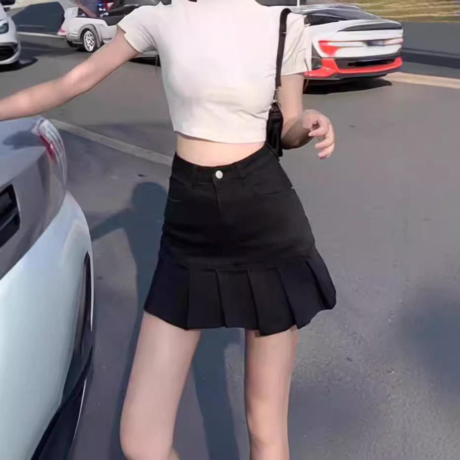 Plus Size Black High-Waist Fishtail Skirt - Summer 2024 Slim Fit, Pleated Short Korean Style for Women