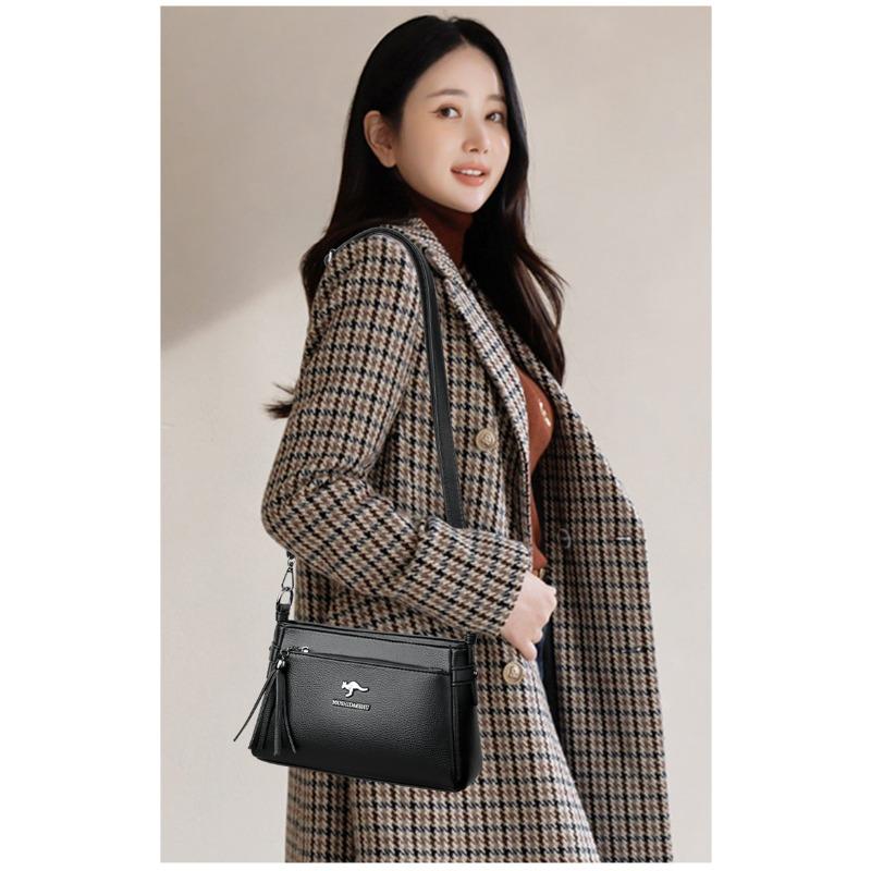 Simple Women's Shoulder Bag, Fashionable Tassel Hanging Pendant, Crossbody Bag, Retro Shoulder Bag, Suitable for Daily Use and Shopping