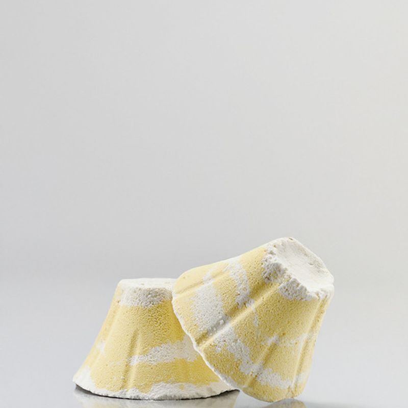 

Rendejavous Beauty Magnolia Perfume Bath Bomb 200g I am l Endéja Vu Magnolia Pur Bath Bomb 200g