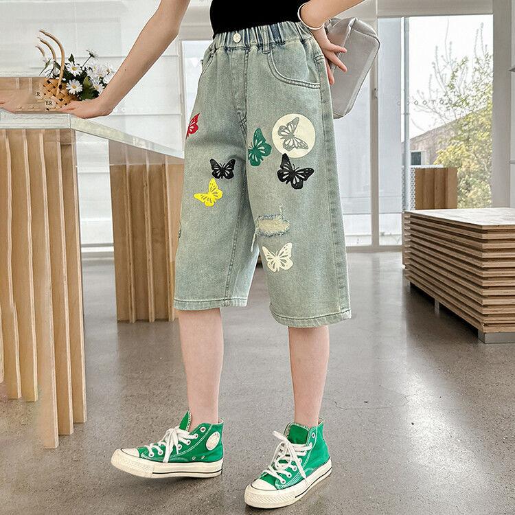 

Джинсы для девочек с летним принтом бабочки, рваные брюки длиной три четверти, свободные универсальные брюки 130