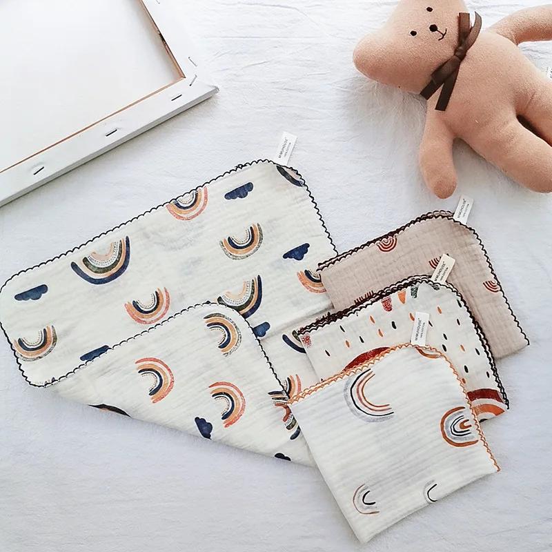 Baumwoll-Baby-Gesichtshandtuch Neugeborene Babyartikel 4-lagiges Musselin-Babylätzchen Taschentuch Weiches Speicheltuch Dreieckiges Füttern Spucktücher