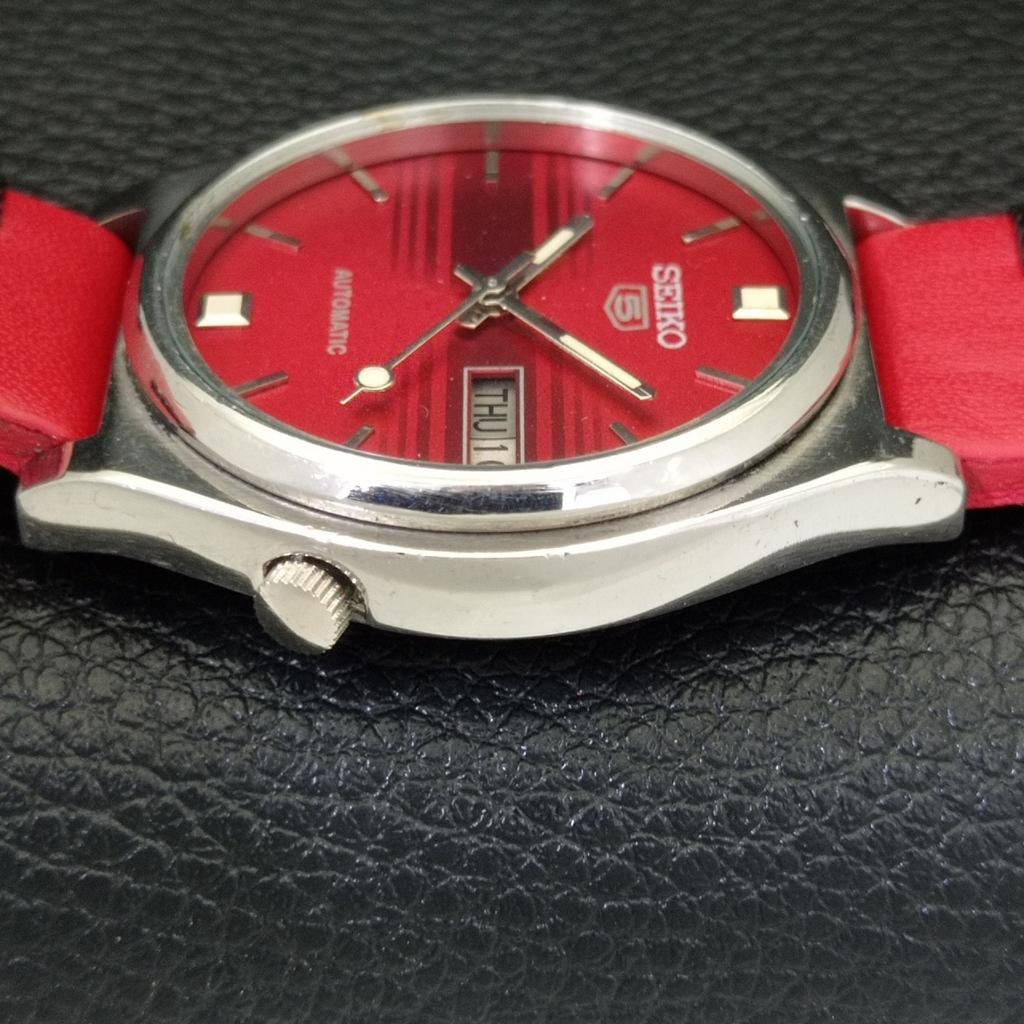 VINTAGE SEIKO 5 AUTOMATIC 7009A JAPAN MENS RED COLOR DIAL WATCH A701512-5 R206b-a701512