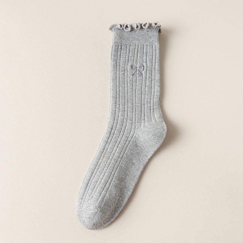 "Women's Anti-Pilling Embroidered Bow Mid-Tube Lace Cotton Socks - Autumn Breathable Style"