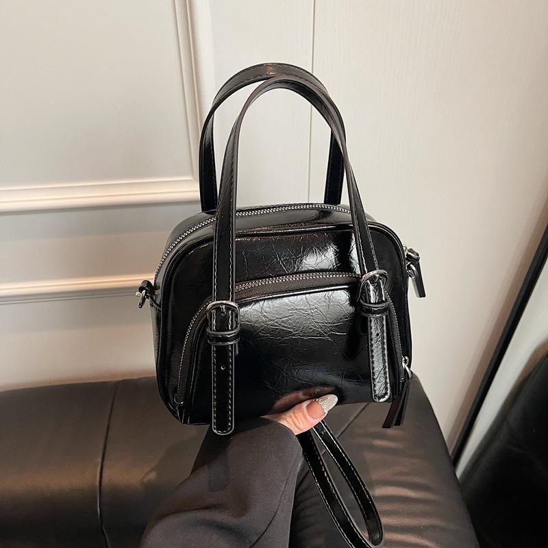 Retro beautiful bag summer women 2025 new trend portable bowling bag casual messenger shell bag