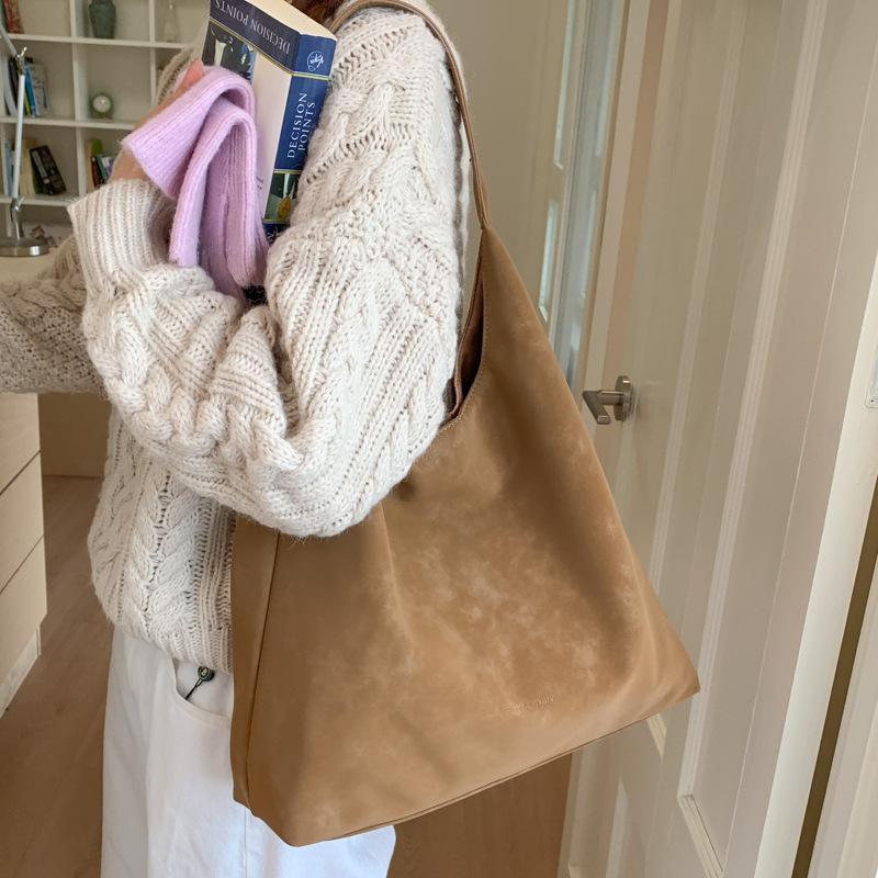 Large Capacity Commuter Tote Bag Women's 2025 New Trendy Autumn and Winter Fashion Versatile High Sense Going Out Shoulder Bag