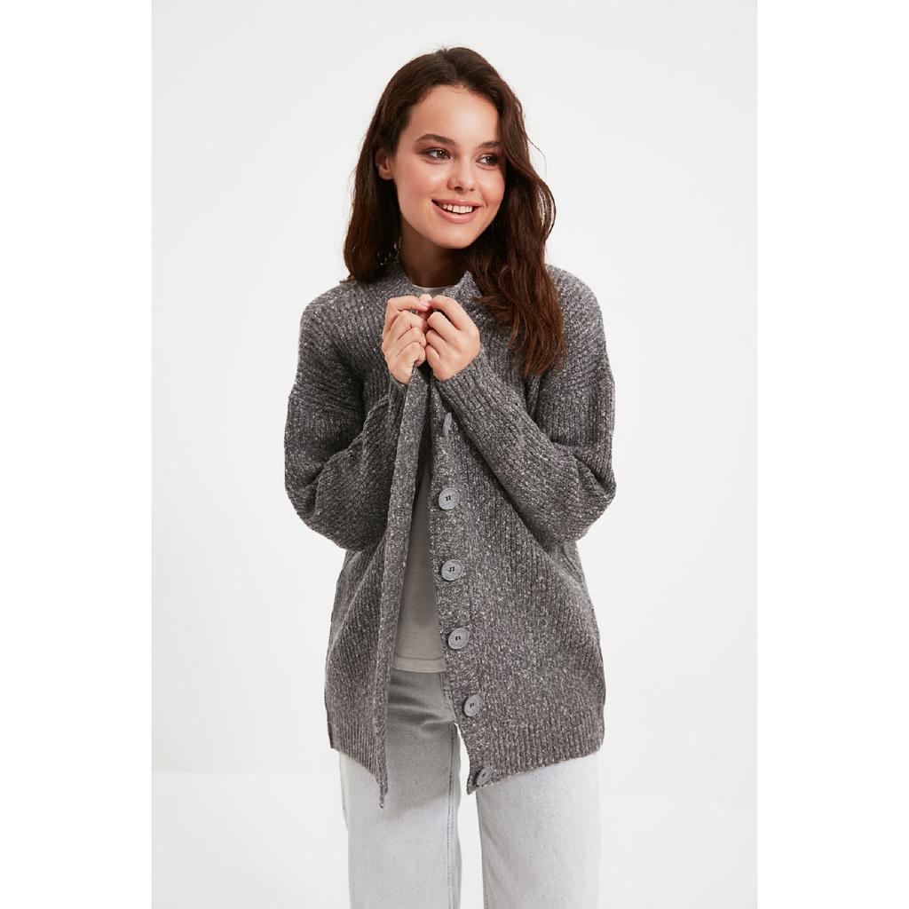 Beige gestrickte Strickjacke mit V-Ausschnitt und Knöpfen Tctaw22hi0397